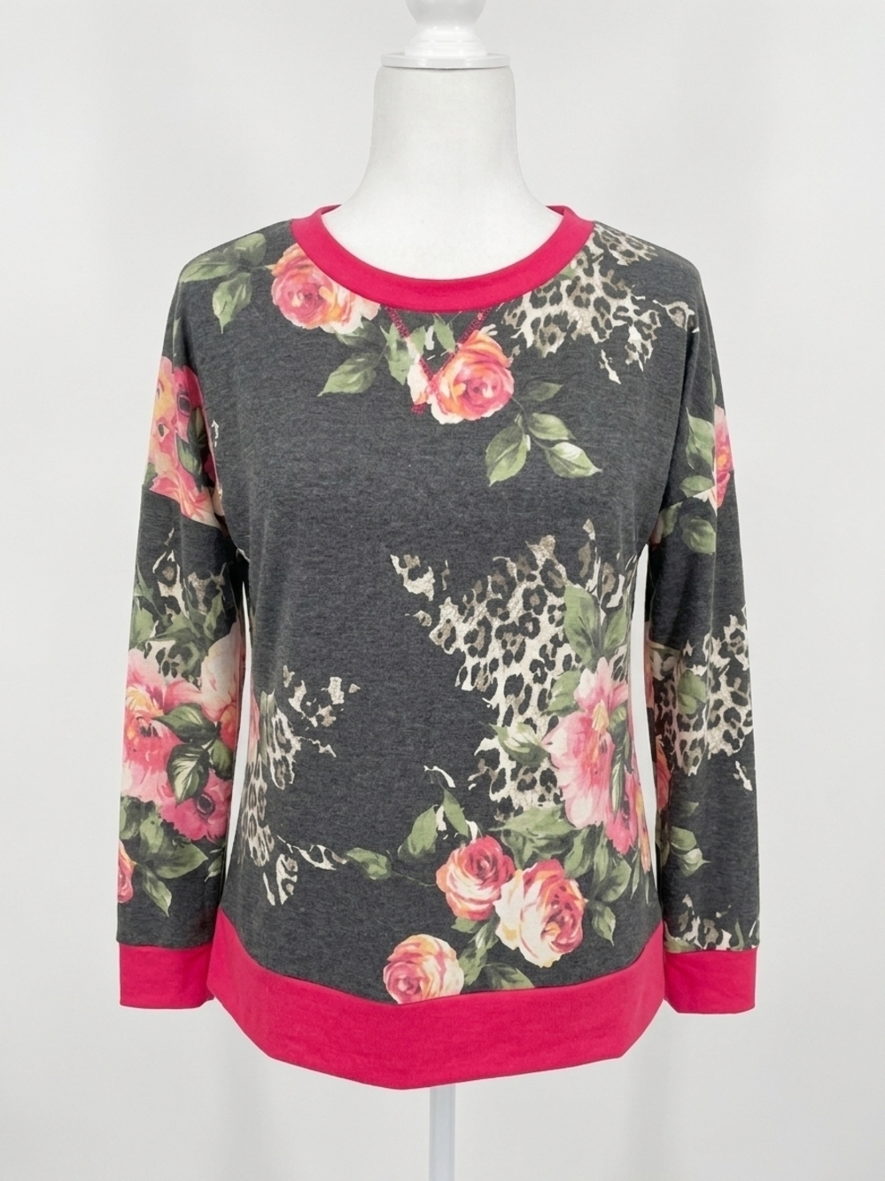 NEW HONEYME floral leopard weekender tee in charcoal